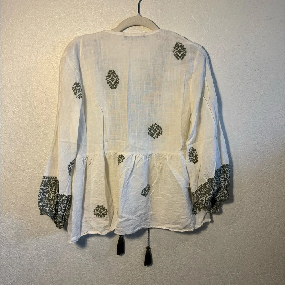 Zara White and Green Embroidered Puff Sleeve V-Neck Bohemian Tassel Top Size M